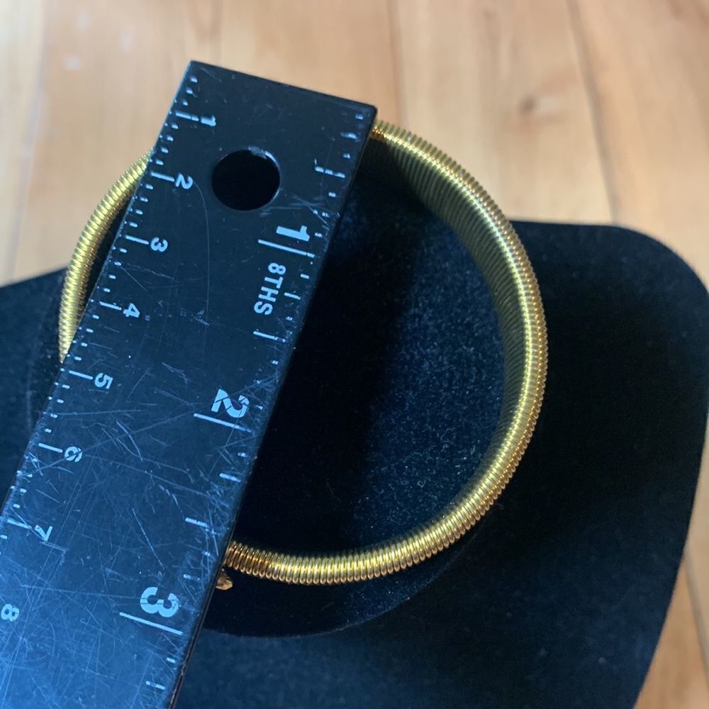 Vintage Gold tone Bracelet coil with butterfly detail - Picture 3 of 6